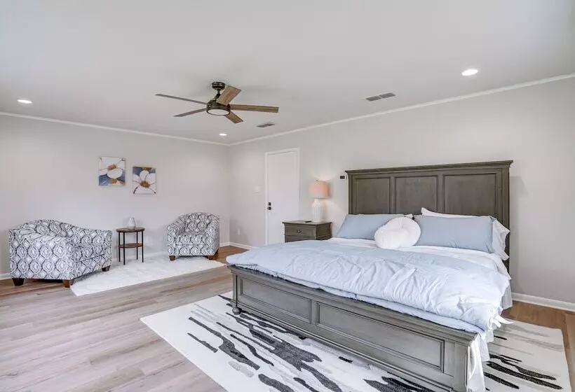 Peaceful Longview Home W/ Pond, 6 Mi To Downtown!