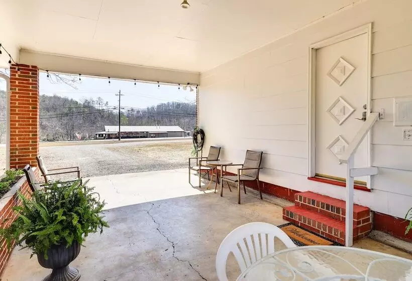 Peaceful Trenton Home W/ Patio Near Hiking!