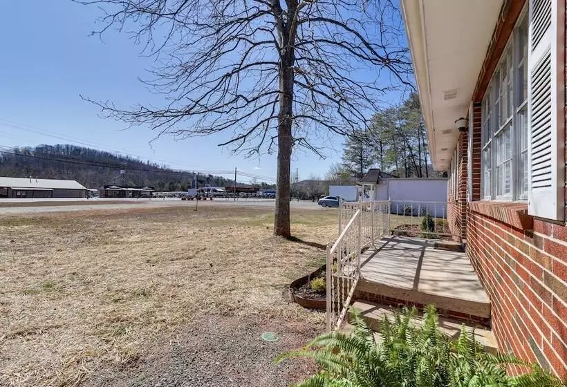 Peaceful Trenton Home W/ Patio Near Hiking!