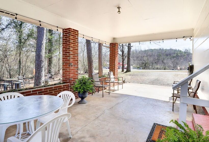 Peaceful Trenton Home W/ Patio Near Hiking!