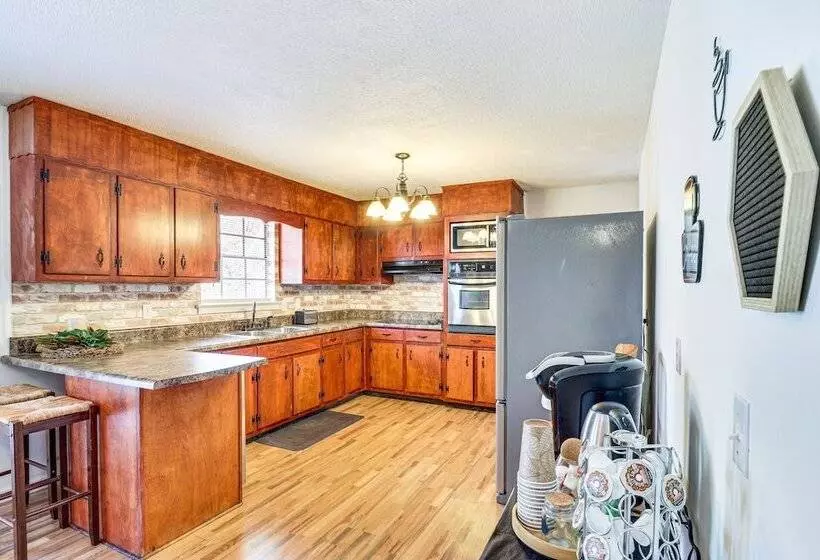 Peaceful Trenton Home W/ Patio Near Hiking!