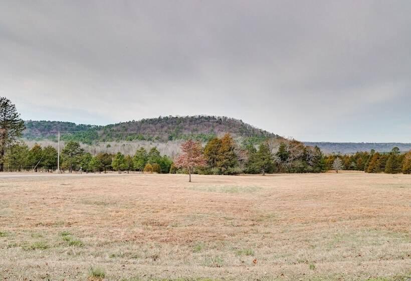 Pet Friendly Dover Cottage W/ Deck + Mtn Views!