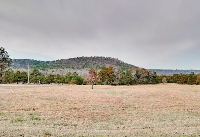 Pet Friendly Dover Cottage W/ Deck + Mtn Views!