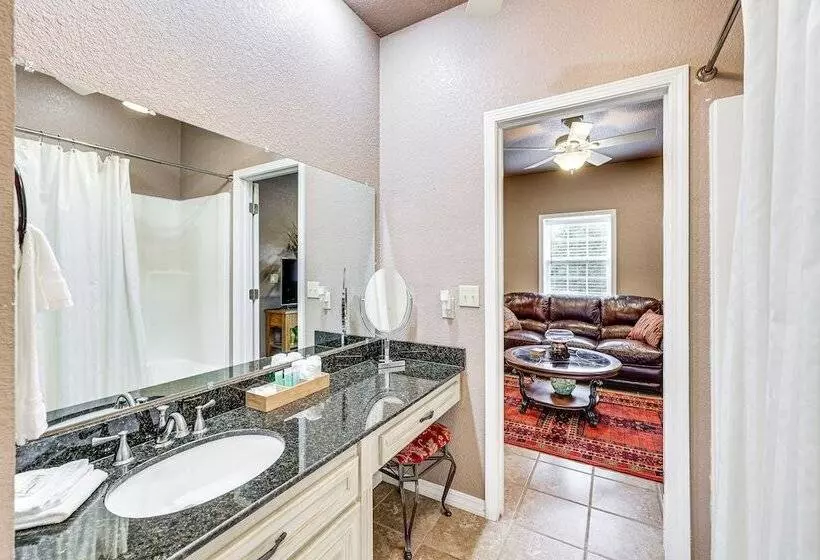 Pet Friendly Dover Cottage W/ Deck + Mtn Views!