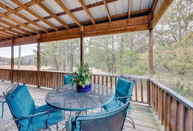Pet Friendly Dover Cottage W/ Deck + Mtn Views!