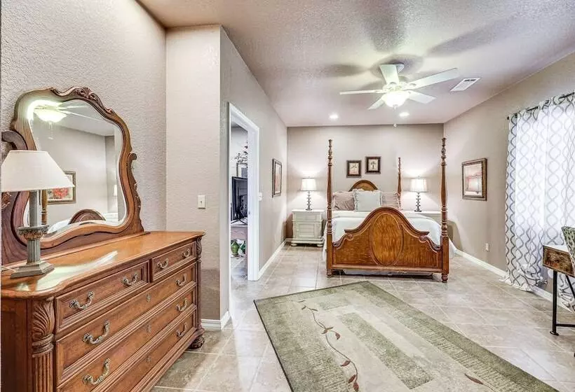 Pet Friendly Dover Cottage W/ Deck + Mtn Views!