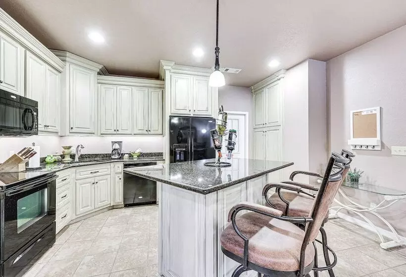 Pet Friendly Dover Cottage W/ Deck + Mtn Views!