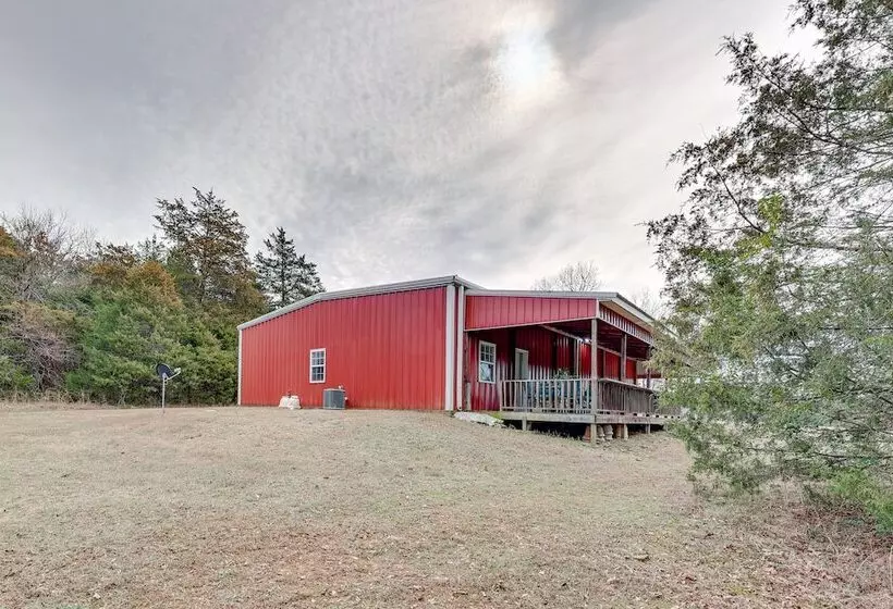 Pet Friendly Dover Cottage W/ Deck + Mtn Views!