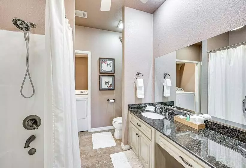 Pet Friendly Dover Cottage W/ Deck + Mtn Views!