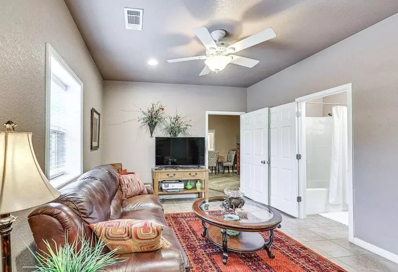 Pet Friendly Dover Cottage W/ Deck + Mtn Views!