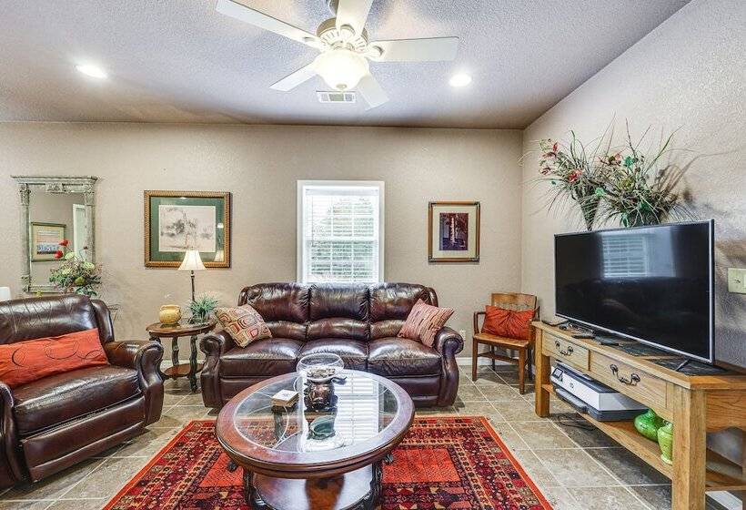 Pet Friendly Dover Cottage W/ Deck + Mtn Views!