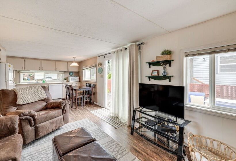 Rockaway Beach Home, Walk To Ocean, Pet Friendly!