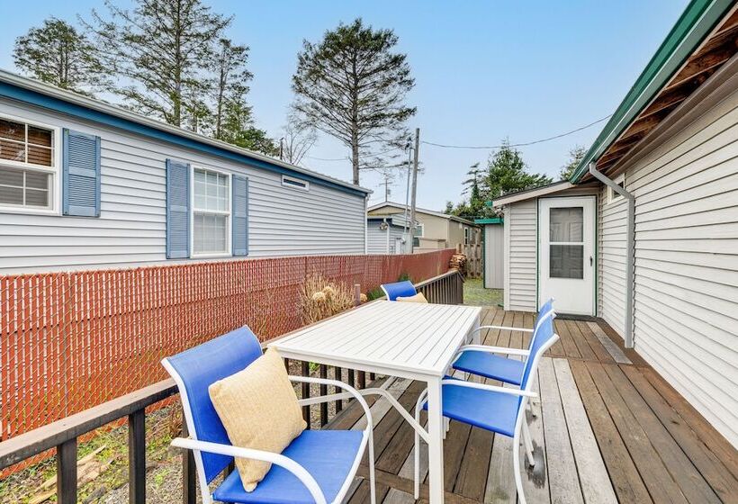 Rockaway Beach Home, Walk To Ocean, Pet Friendly!