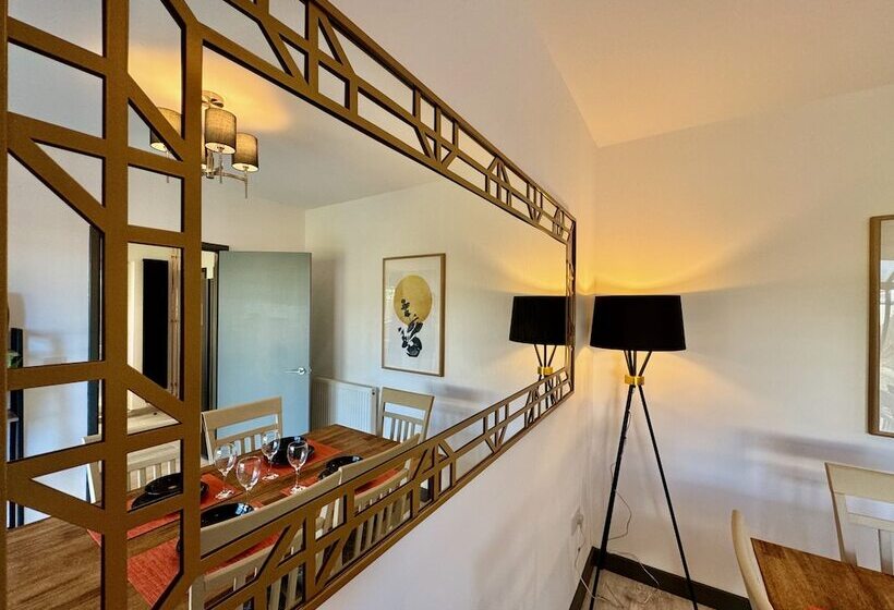 Sandringham House Serene Escape Cottage