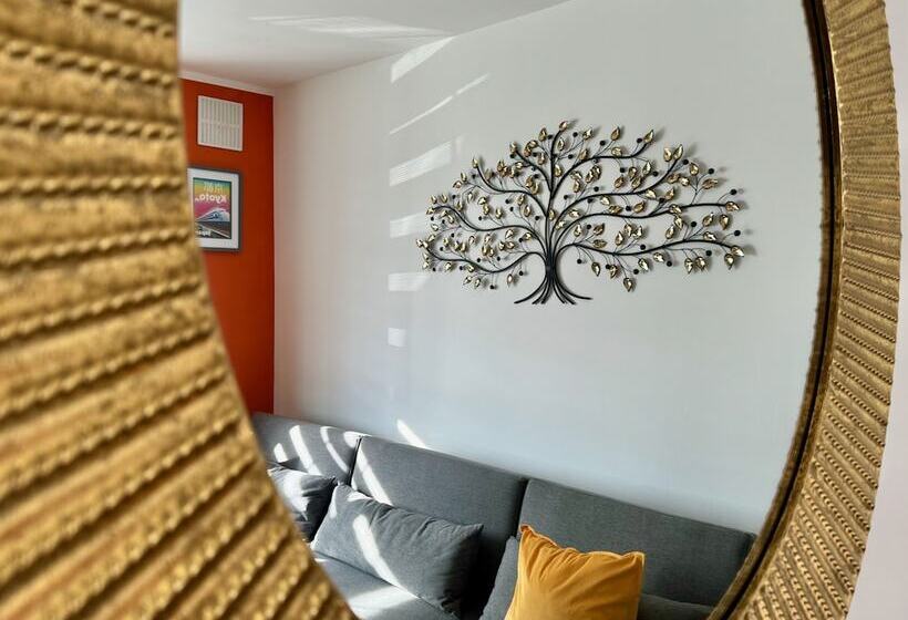 Sandringham House Serene Escape Cottage