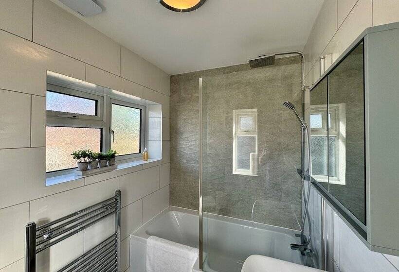 Sandringham House Serene Escape Cottage