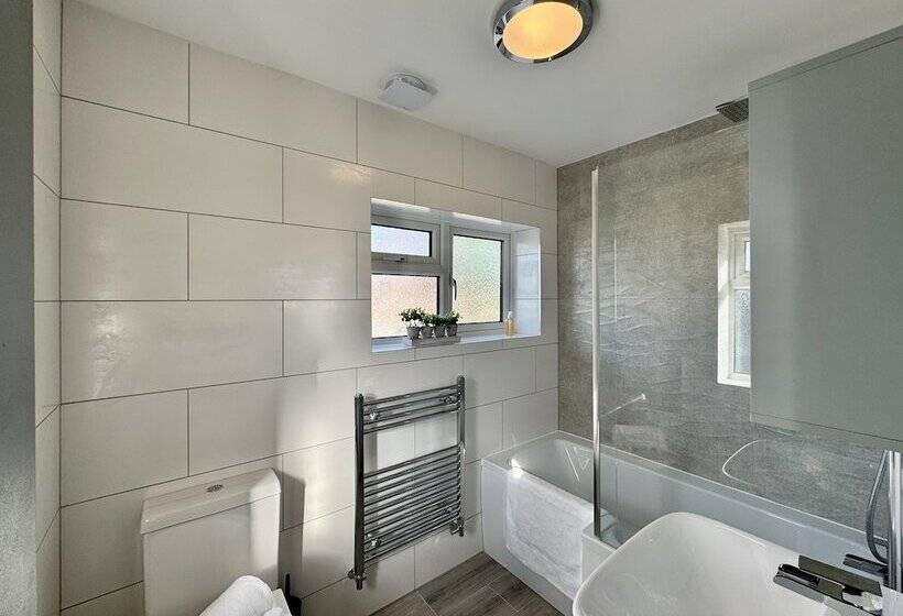 Sandringham House Serene Escape Cottage