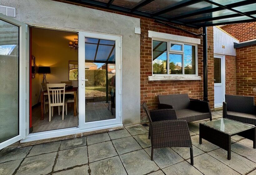 Sandringham House Serene Escape Cottage