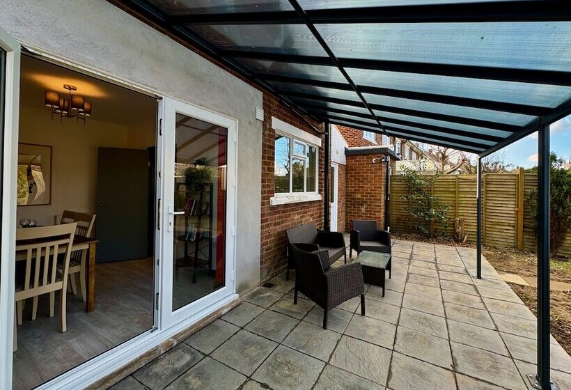 Sandringham House Serene Escape Cottage