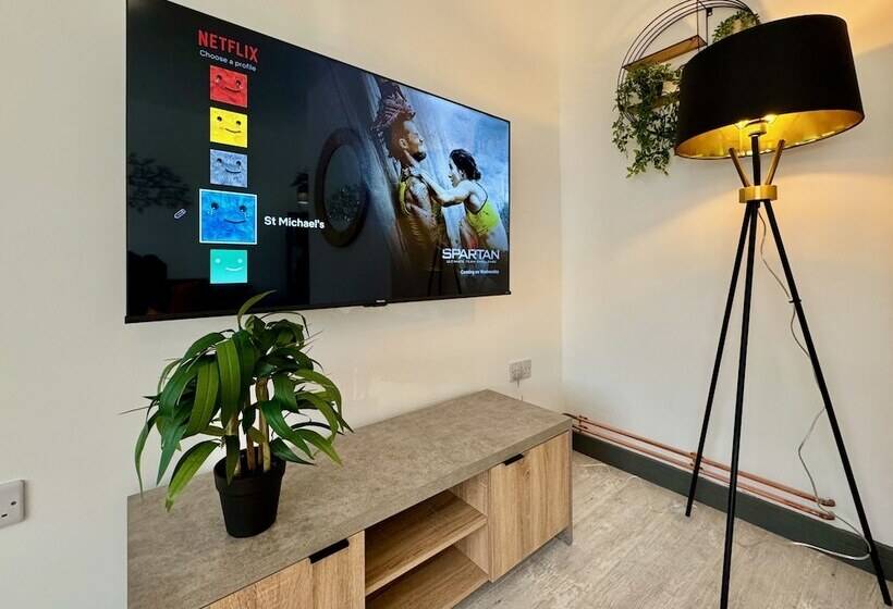 Sandringham House Serene Escape Cottage