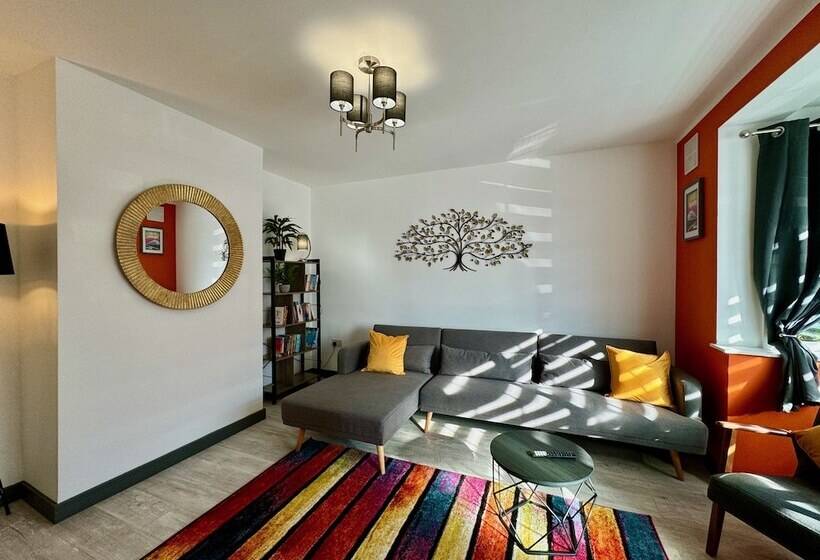 Sandringham House Serene Escape Cottage