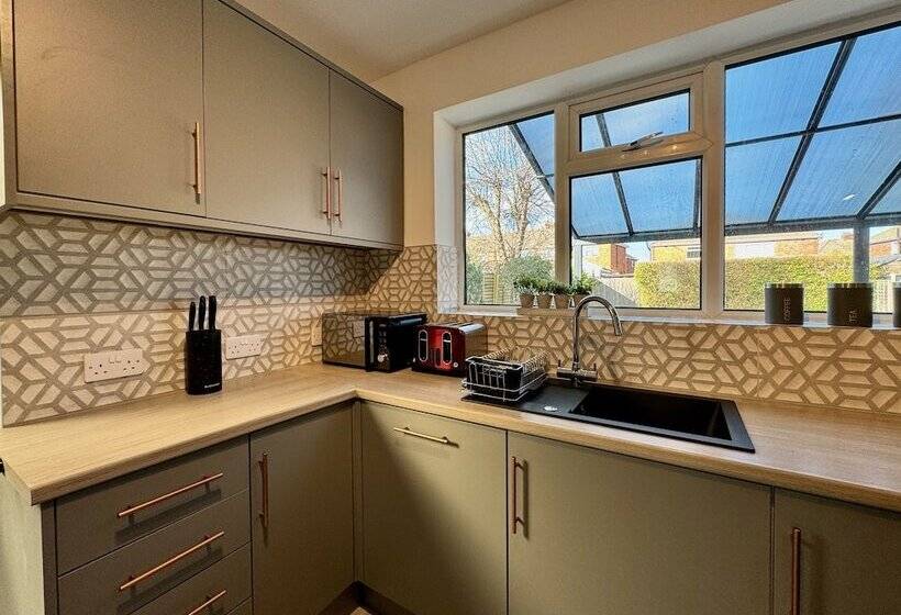 Sandringham House Serene Escape Cottage