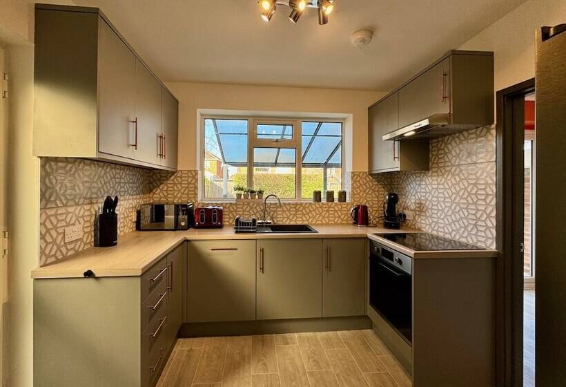 Sandringham House Serene Escape Cottage