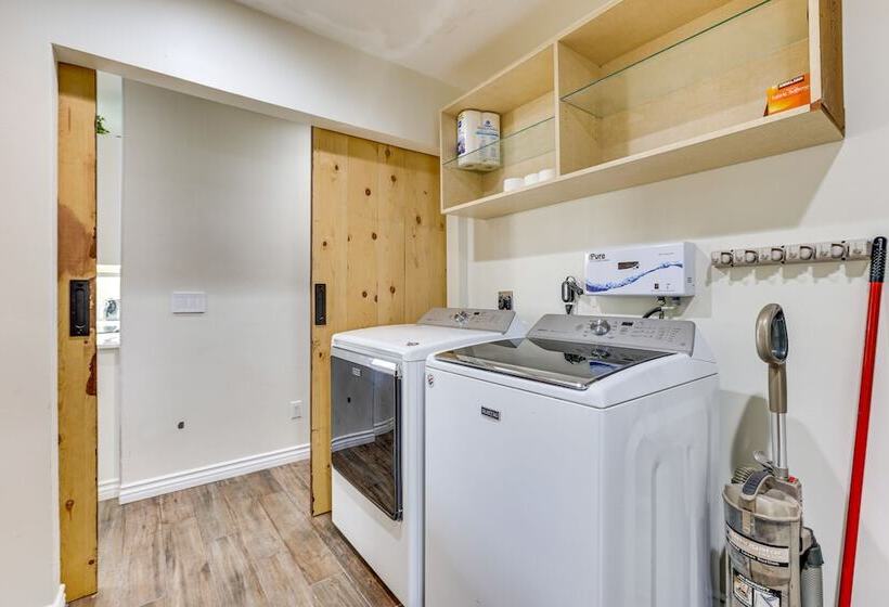 Sleek Phoenix Paradise W/ Outdoor Pool + Fire Pit!