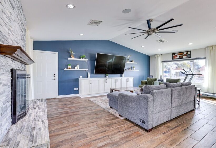 Sleek Phoenix Paradise W/ Outdoor Pool + Fire Pit!