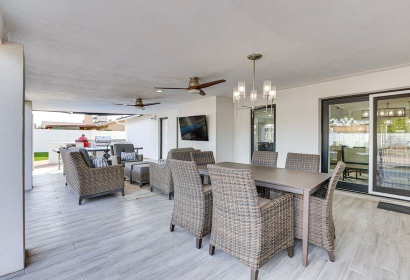 Sleek Phoenix Paradise W/ Outdoor Pool + Fire Pit!