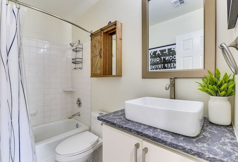 Sleek Phoenix Paradise W/ Outdoor Pool + Fire Pit!