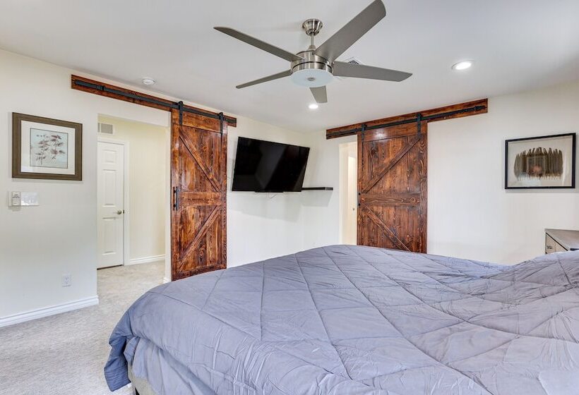 Sleek Phoenix Paradise W/ Outdoor Pool + Fire Pit!