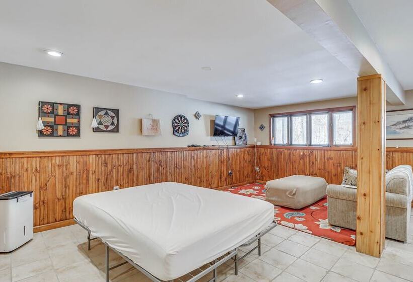 Spacious Hazleton Home Walk To Lake Susquehanna!