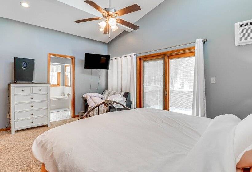 Spacious Hazleton Home Walk To Lake Susquehanna!