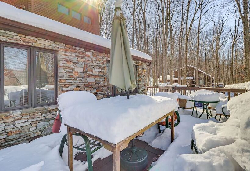 Spacious Hazleton Home Walk To Lake Susquehanna!