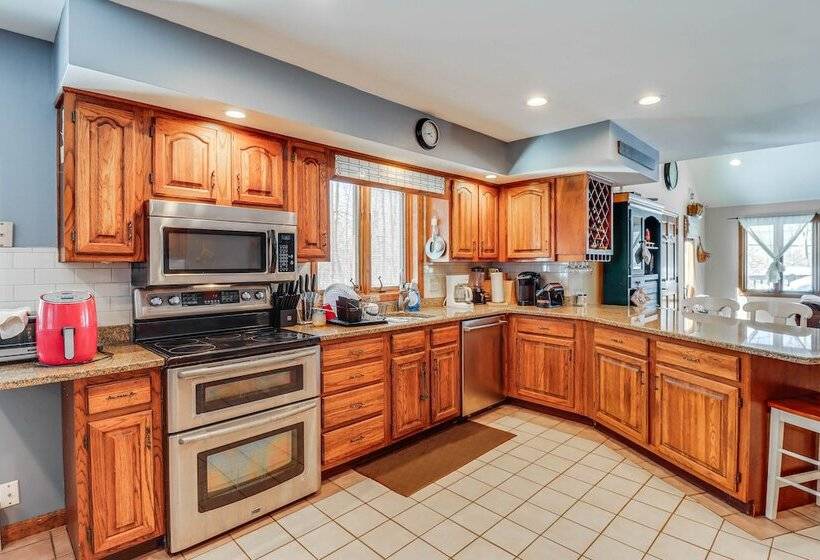 Spacious Hazleton Home Walk To Lake Susquehanna!