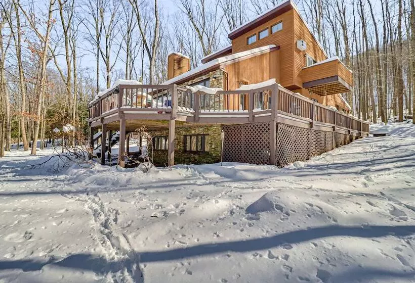 Spacious Hazleton Home   Walk To Lake Susquehanna!