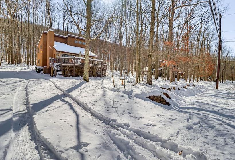 Spacious Hazleton Home Walk To Lake Susquehanna!