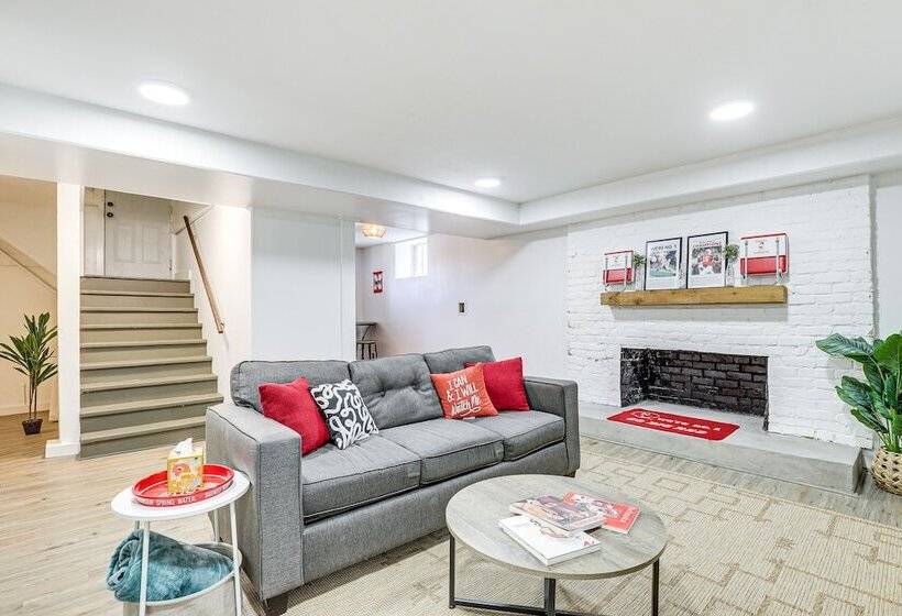 Spacious Lincoln Home W/ Yard < 1 Mi To Downtown!