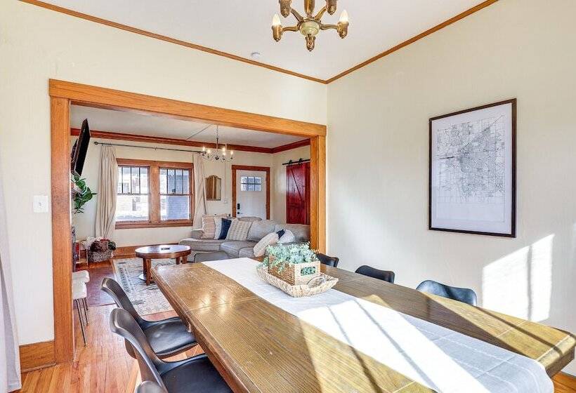 Spacious Lincoln Home W/ Yard < 1 Mi To Downtown!