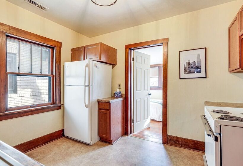 Spacious Lincoln Home W/ Yard < 1 Mi To Downtown!