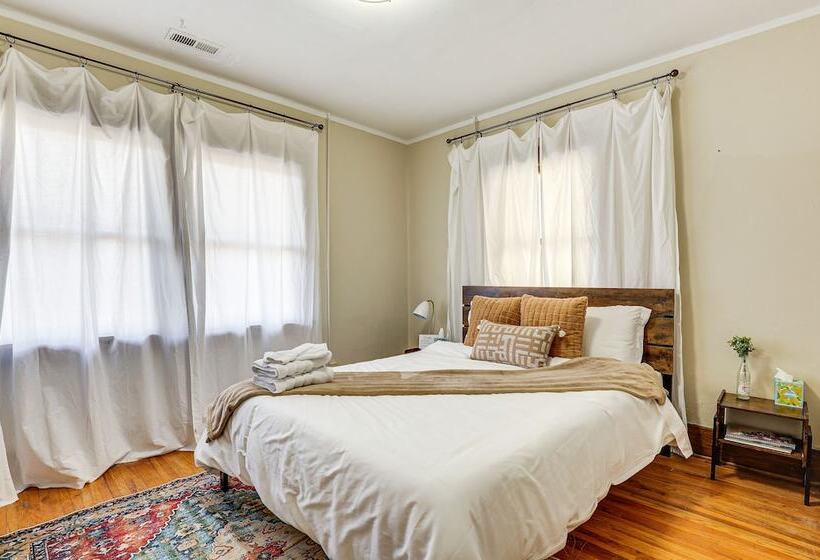 Spacious Lincoln Home W/ Yard < 1 Mi To Downtown!