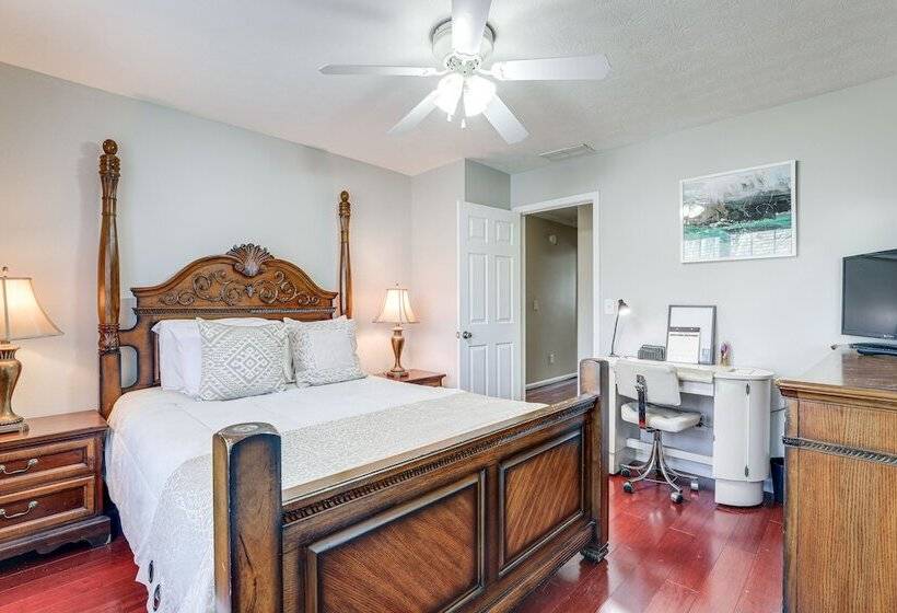 Spacious Snellville Home: 28 Mi To Atlanta!