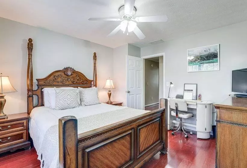 Spacious Snellville Home: 28 Mi To Atlanta!