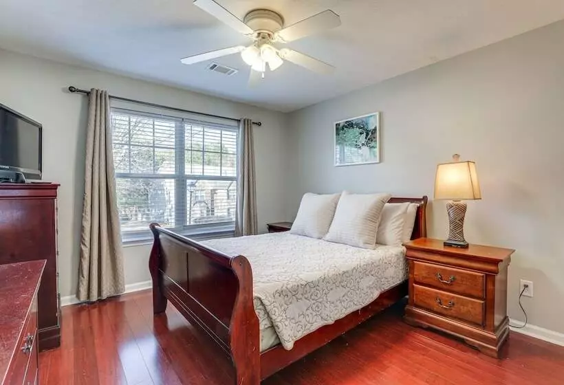 Spacious Snellville Home: 28 Mi To Atlanta!