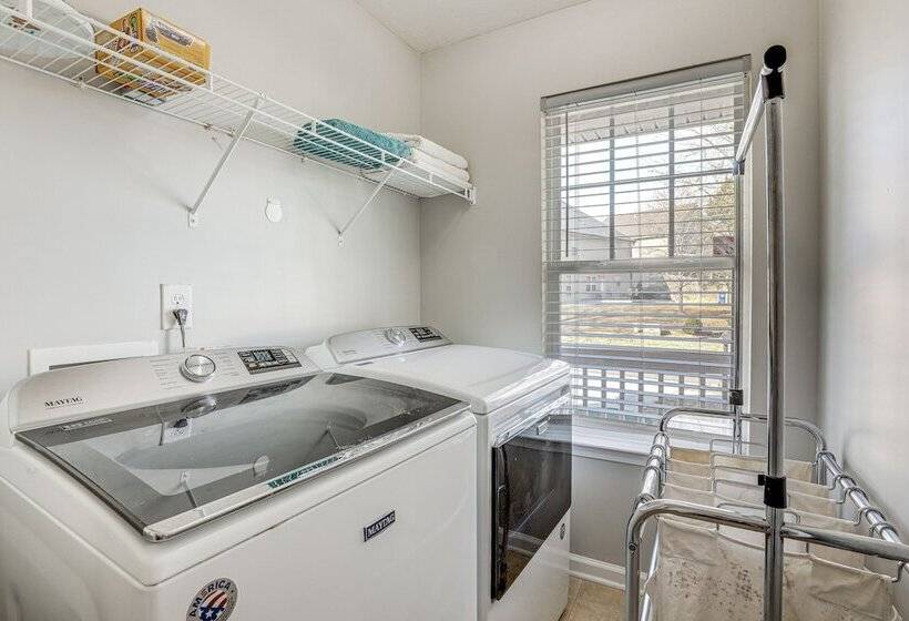 Spacious Snellville Home: 28 Mi To Atlanta!