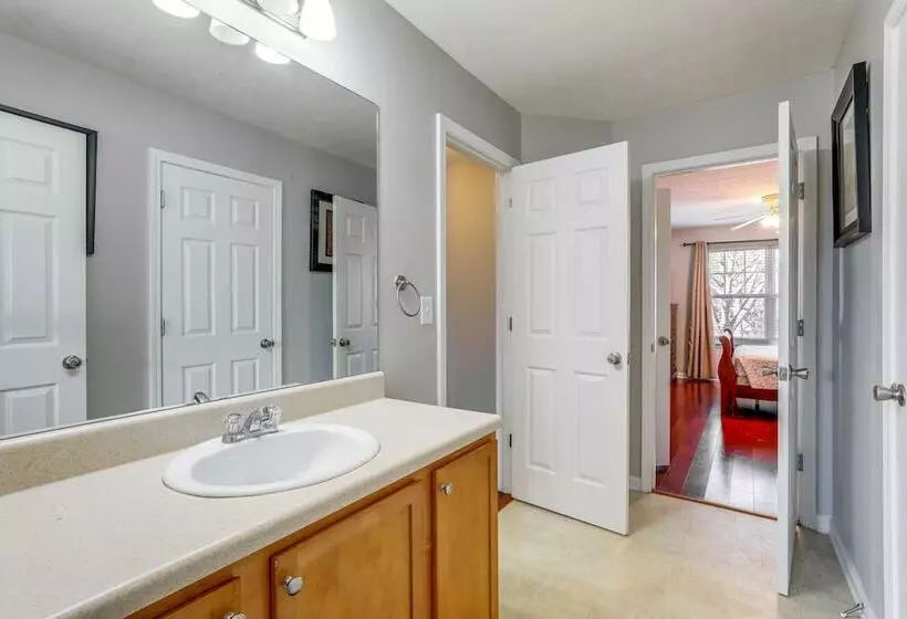 Spacious Snellville Home: 28 Mi To Atlanta!