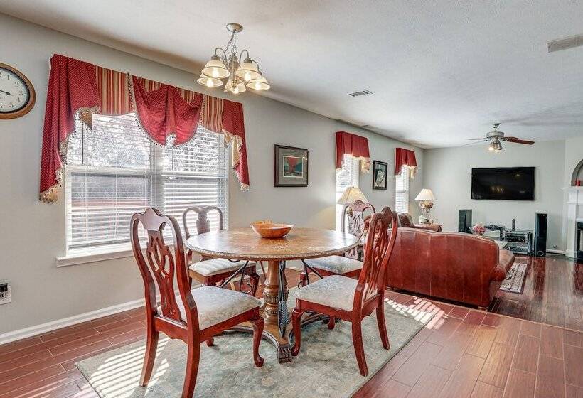 Spacious Snellville Home: 28 Mi To Atlanta!