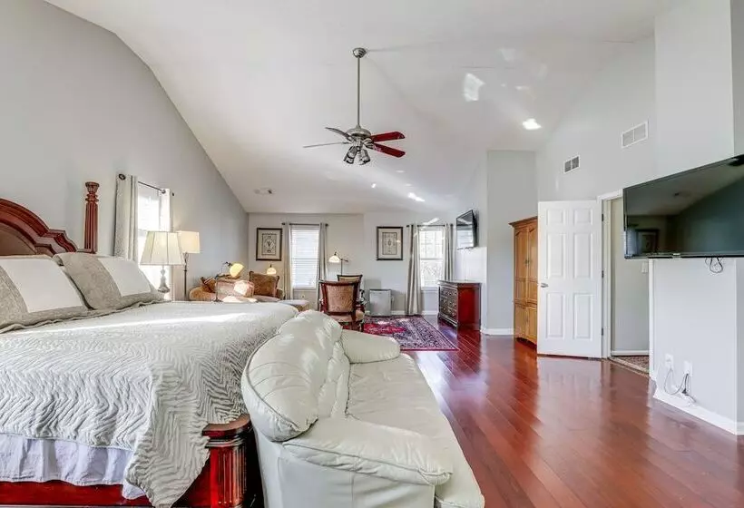 Spacious Snellville Home: 28 Mi To Atlanta!