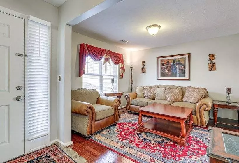 Spacious Snellville Home: 28 Mi To Atlanta!